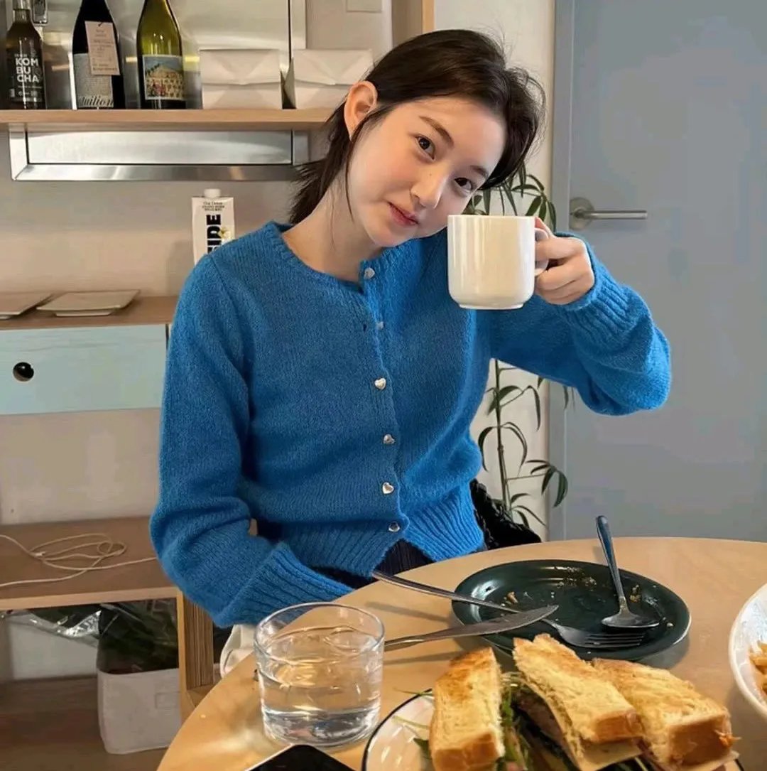 9顶假发的女孩